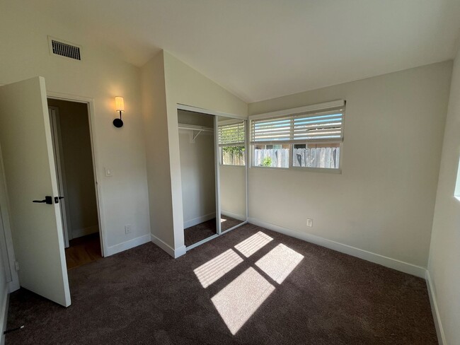 Building Photo - MOVE-IN READY! Upgraded 4BR w/all applianc...