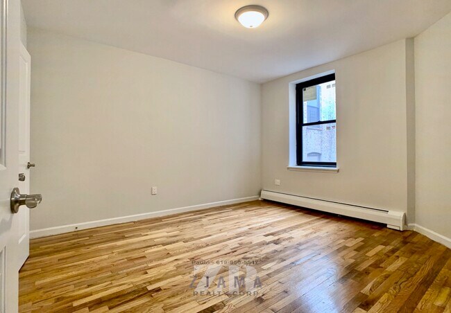 Building Photo - 142 St Pauls Pl