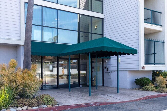 Building Photo - 3101 Peninsula Rd