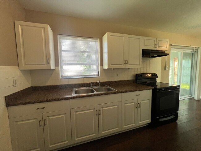 Building Photo - $1,350 ** Annual Lease ** 2 Bedroom / 1 Bath * Single Family ** Port Charlotte ** Canal