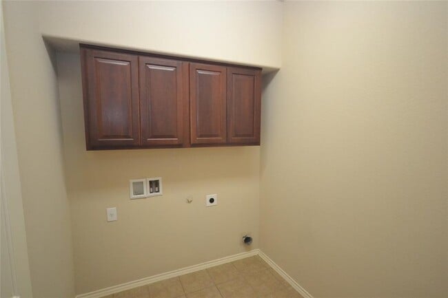 Building Photo - 409 Riverine Way