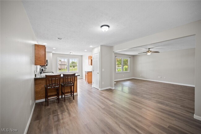 Building Photo - 3031 Logan Ln N