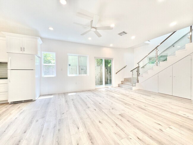 Primary Photo - 2041 Linnington Ave