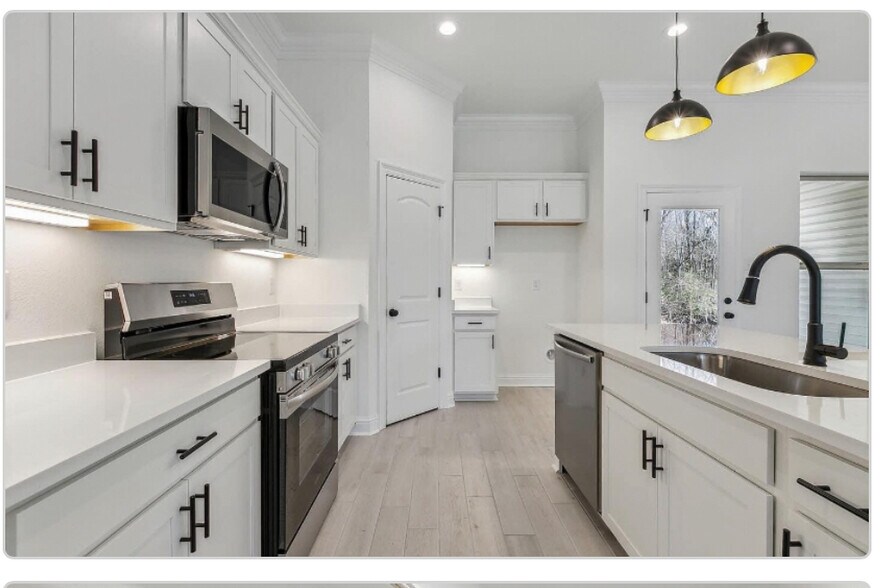 Building Photo - 9215 Asoka Ave