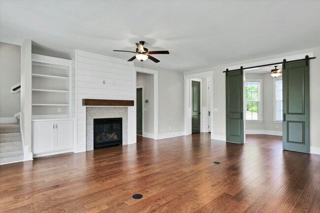 Building Photo - CATHERINES' COVE - Located off Bayshore Dr...
