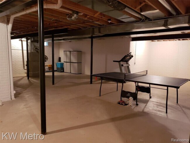 Building Photo - 1227 Letica Dr