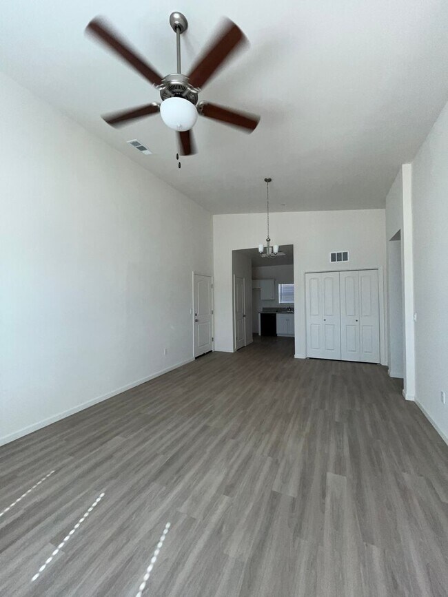 Building Photo - 4214