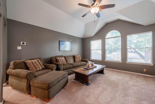 Building Photo - 1310 Big Pines