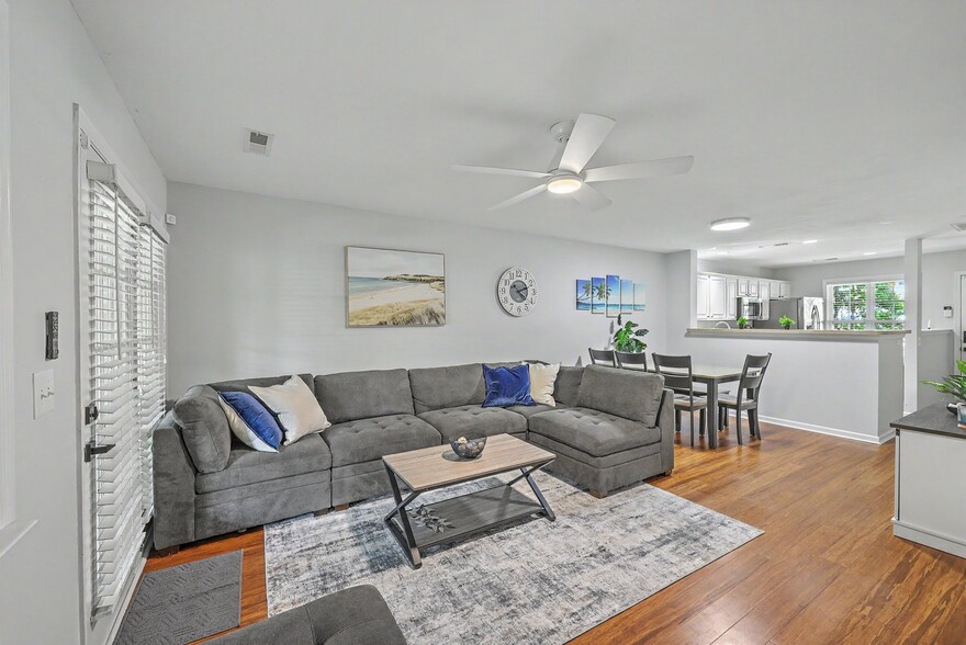 Building Photo - 549 Tayrn Dr