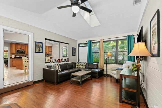 Building Photo - 1929 NW 7th Ln