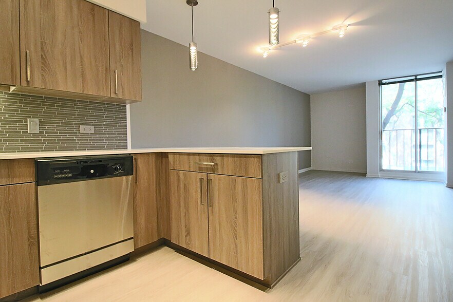 Building Photo - 899 S Ashland Ave