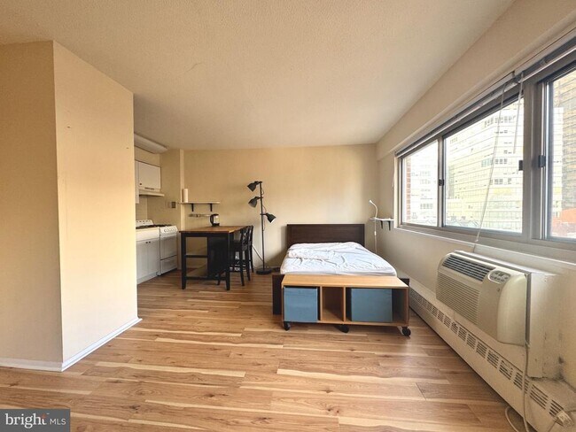 Building Photo - 2101 Chestnut St