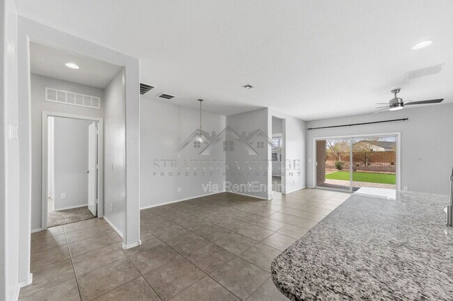 Building Photo - 17878 N Pietra Rd