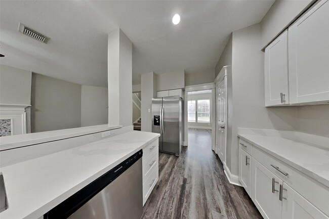 Building Photo - 6611 Emerald Ash Ct