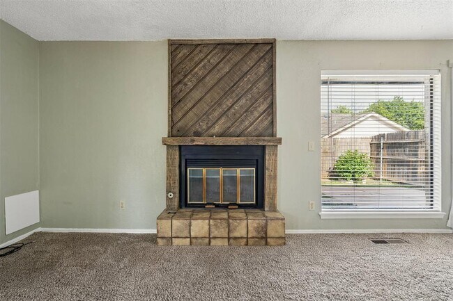 Building Photo - 3703 Southwind Ave