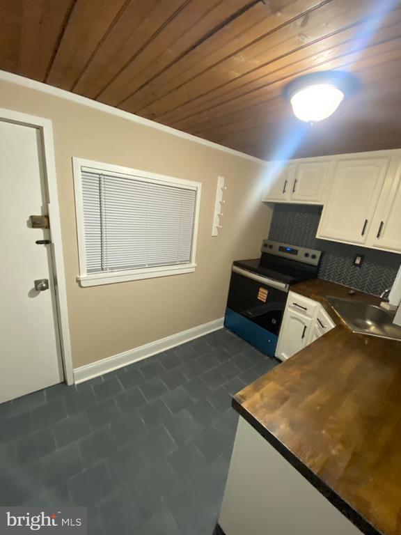 Building Photo - 3164 Cedar St