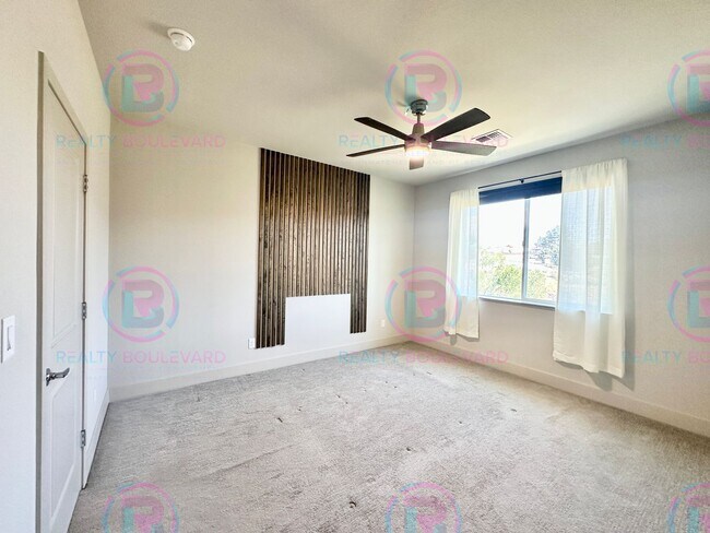 Building Photo - Modern Designer 2 Bedroom 2.5 Bathroom Tow...