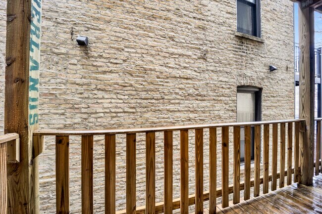 Building Photo - 3226 W Potomac Ave