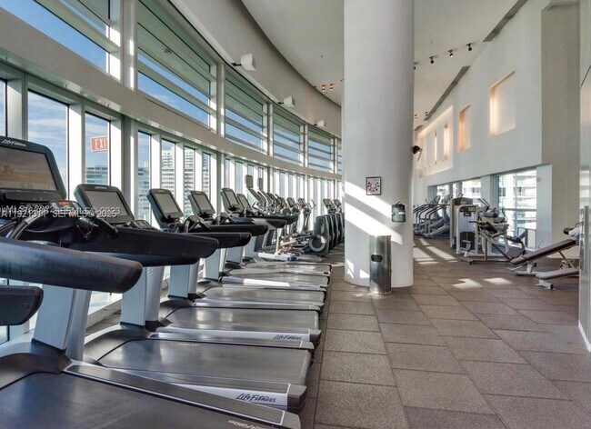 Building Photo - 1500 Bay Rd