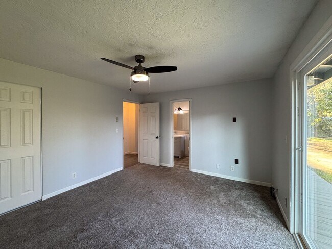 Building Photo - 3 Bedroom 1 Bath in Churchill Neighborhood