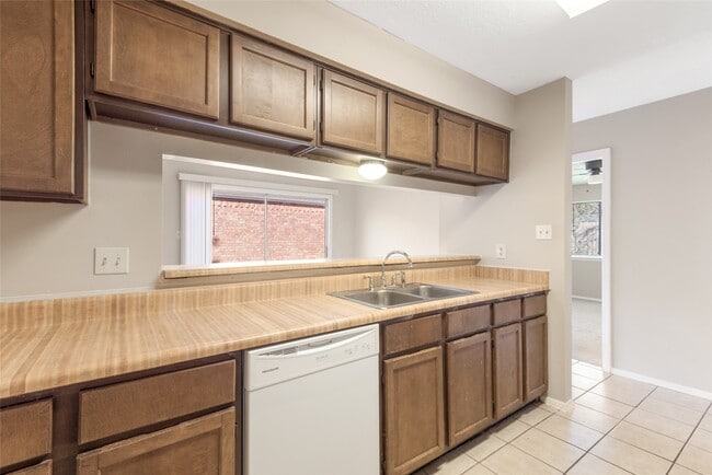 Building Photo - 8915 Beau Monde Dr