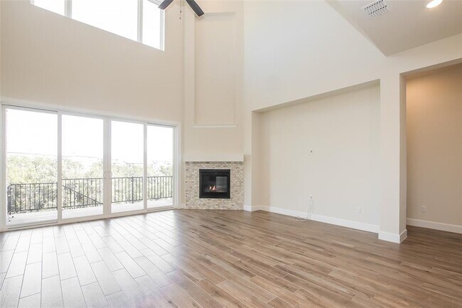 Building Photo - 607 Gunison Dr