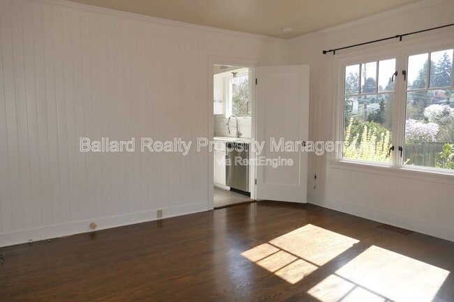 Building Photo - 3246 Conkling Pl W