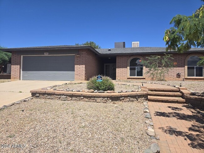 Primary Photo - 949 Charles Dr