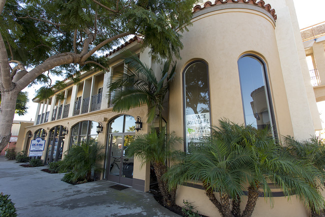 Primary Photo - 5538 La Jolla Blvd