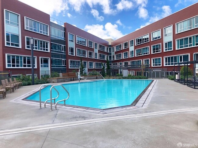 Building Photo - 1000 3rd St