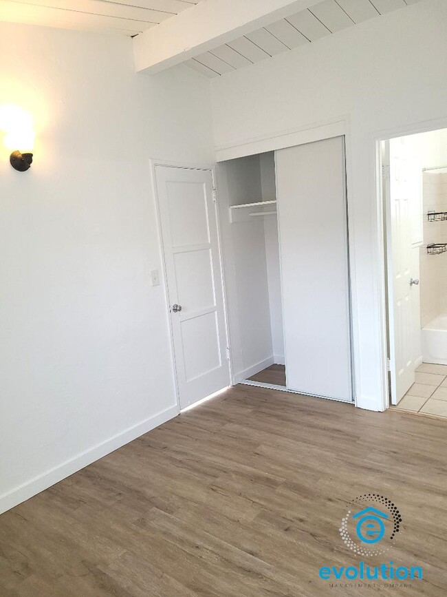 Building Photo - 4323-4333 Gresham St - 1405 Grand Ave