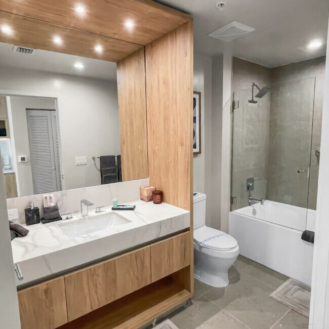 Building Photo - 11 NE 6th St