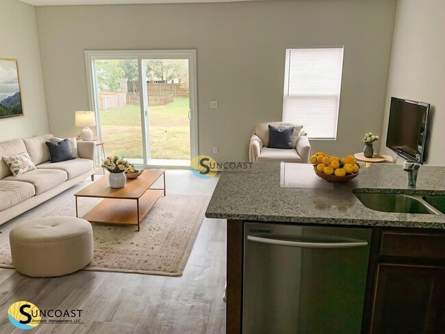 Building Photo - 7622 Rain Forest Dr N