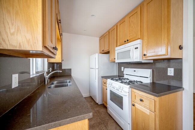 Kitchen - 12726 Caswell Ave