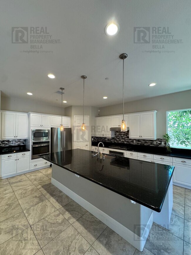 Building Photo - Beautiful Winchester Home with Open Floor Plan, Office & Solar