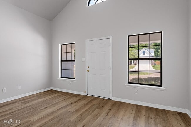 Building Photo - Check Out this 3 bed 2 bath in North Shreveport!