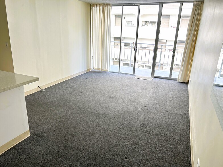 Living room - 2415 Ala Wai Blvd