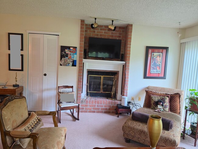Building Photo - 120 Pear Tree Ln