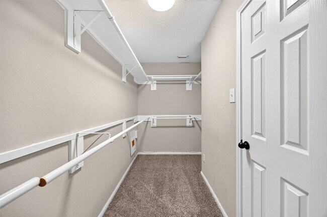 Building Photo - 7603 Kenmark Ln