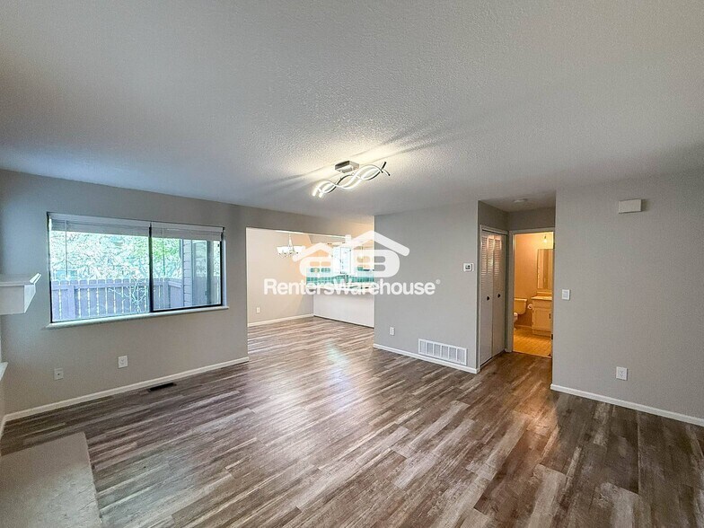 Building Photo - 6233 Willow Ln