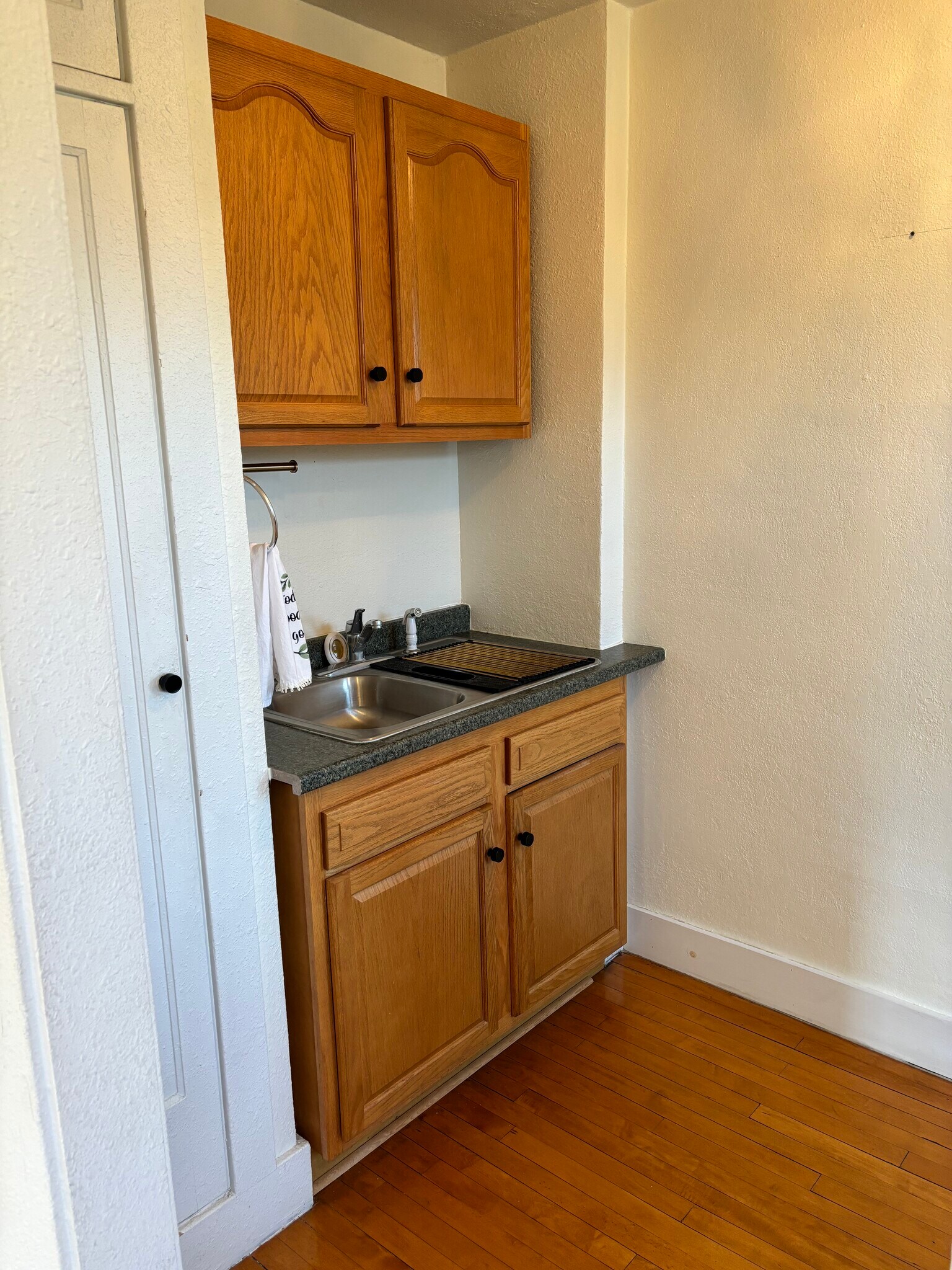 Kitchen - 319 N Lake Rd