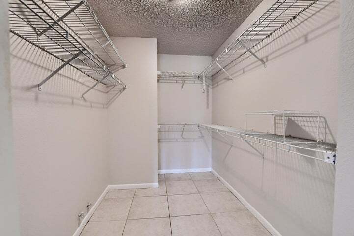 Building Photo - 22552 Middletown Dr