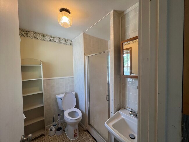 Building Photo - 703 Prospect Ave