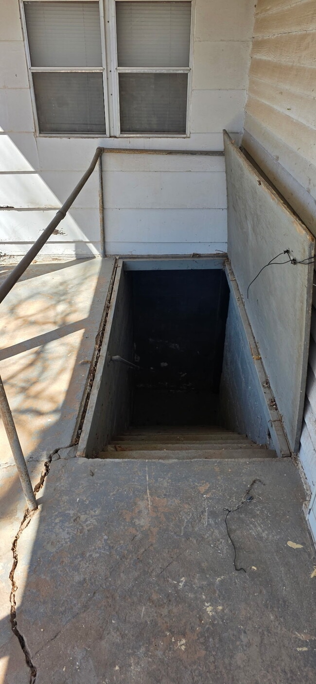 Building Photo - 514 W Main St