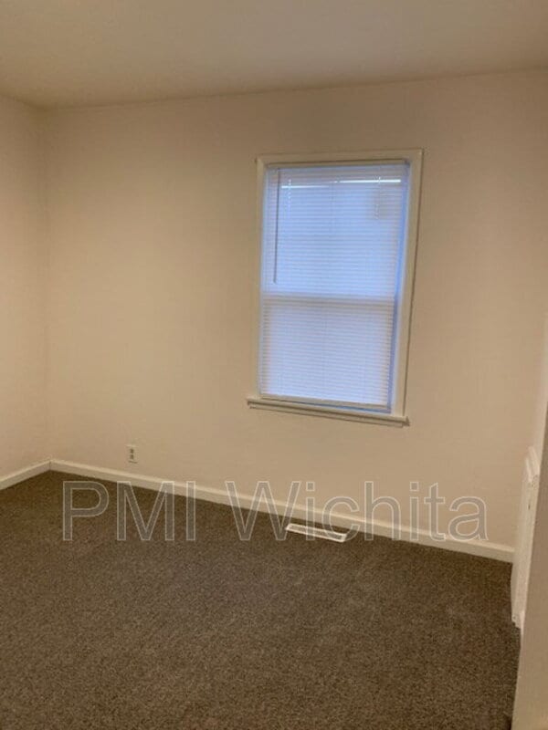 Building Photo - 2328 S Broadview St