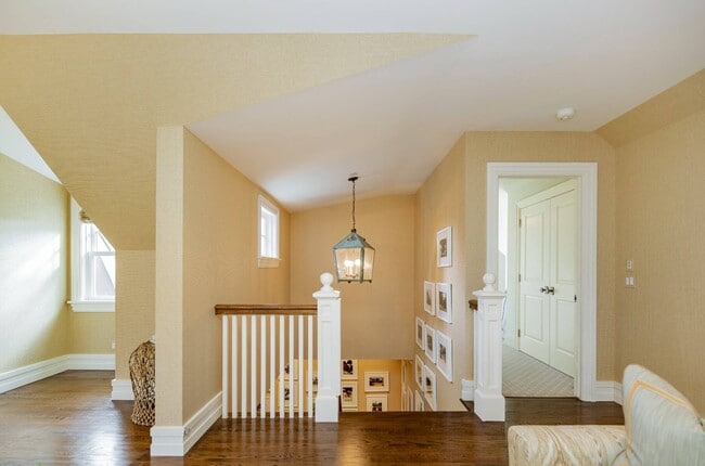 Building Photo - 63 Meadowmere Pl