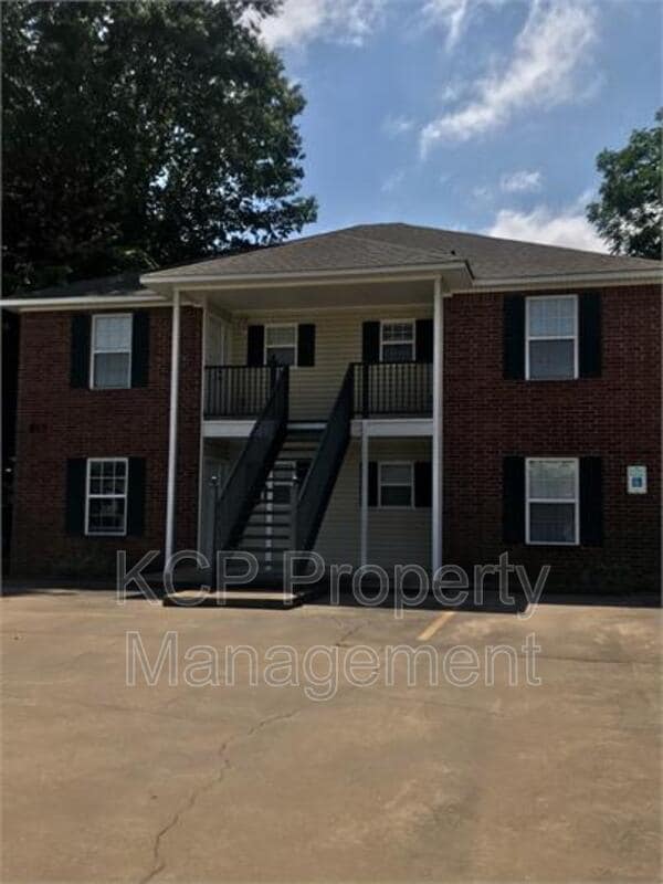 Building Photo - 815 N 48th St