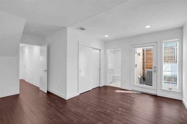 Building Photo - 4915 Flitwick Ct