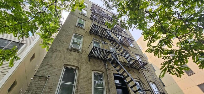 Building Photo - 327 Jackson St