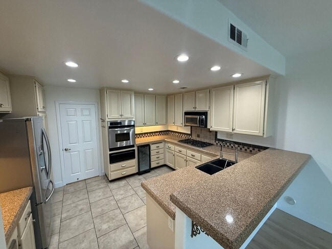 Building Photo - 3-Bedroom Home with Dual Fireplaces, Dual Balconies, and Community Pool in Valencia!